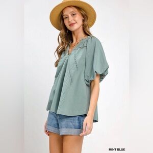 ♥️ Hello Gorgeous! Umgee Lace Inset Puff Sleeve Boho Blouse - Mint Blue